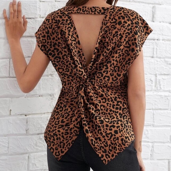Leopard print twist back blouse - Picture 2 of 7